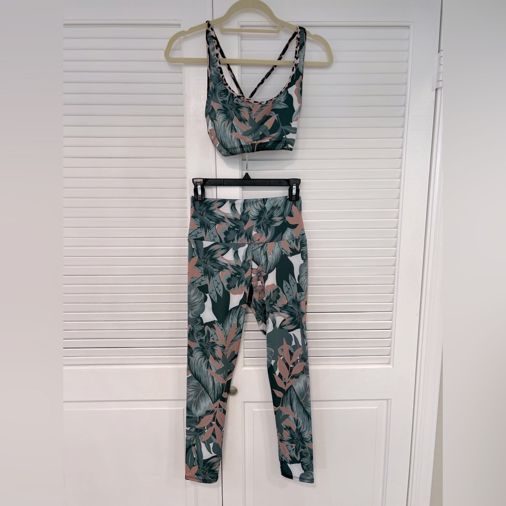 NWOT Onzie 7/8 Palm Print yoga leggings and bra set
